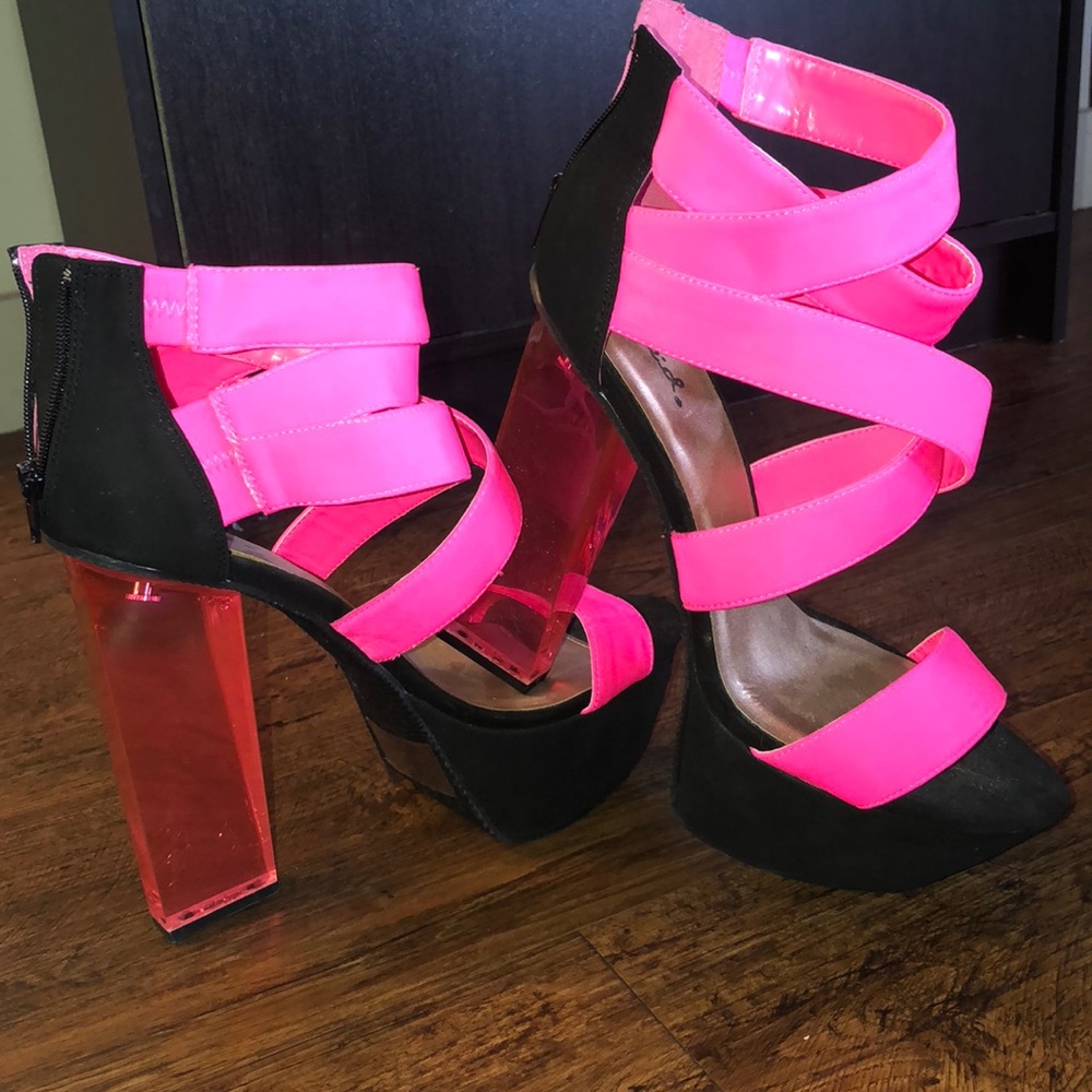 Pink heels! SOLD